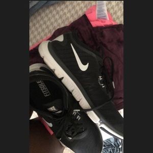 Nike Run Tennis Shoes